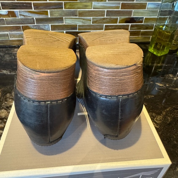 Dansko Black Leather Mary Jane Beatrice. Size 38.(8}. - Picture 8 of 11